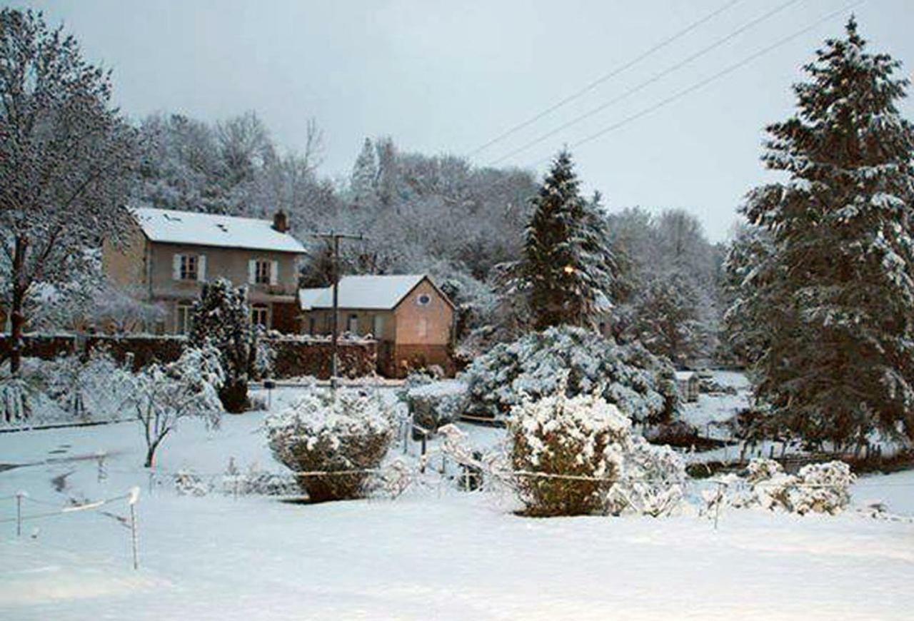 Gîte la Providence Saint-Sernin-du-Plain Extérieur photo
