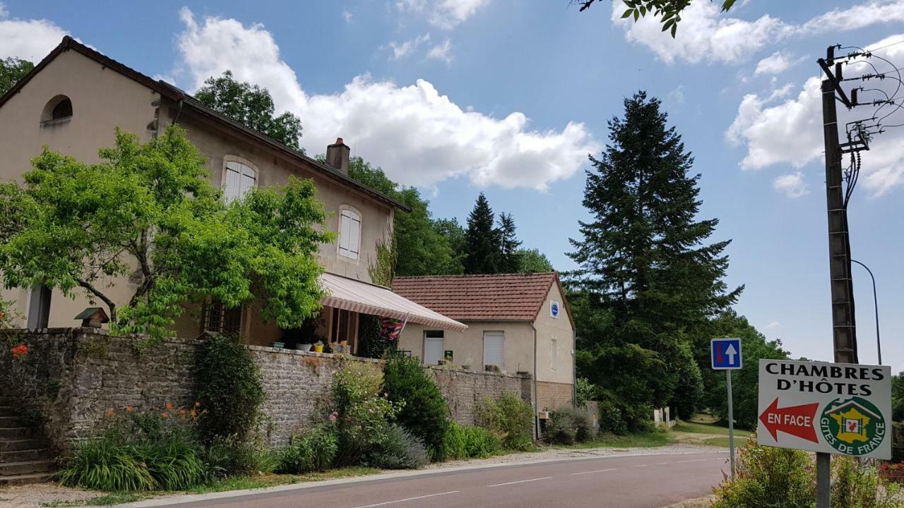 Gîte la Providence Saint-Sernin-du-Plain Extérieur photo