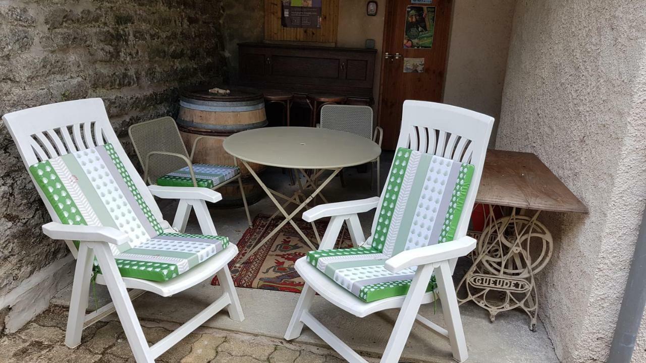 Gîte la Providence Saint-Sernin-du-Plain Extérieur photo